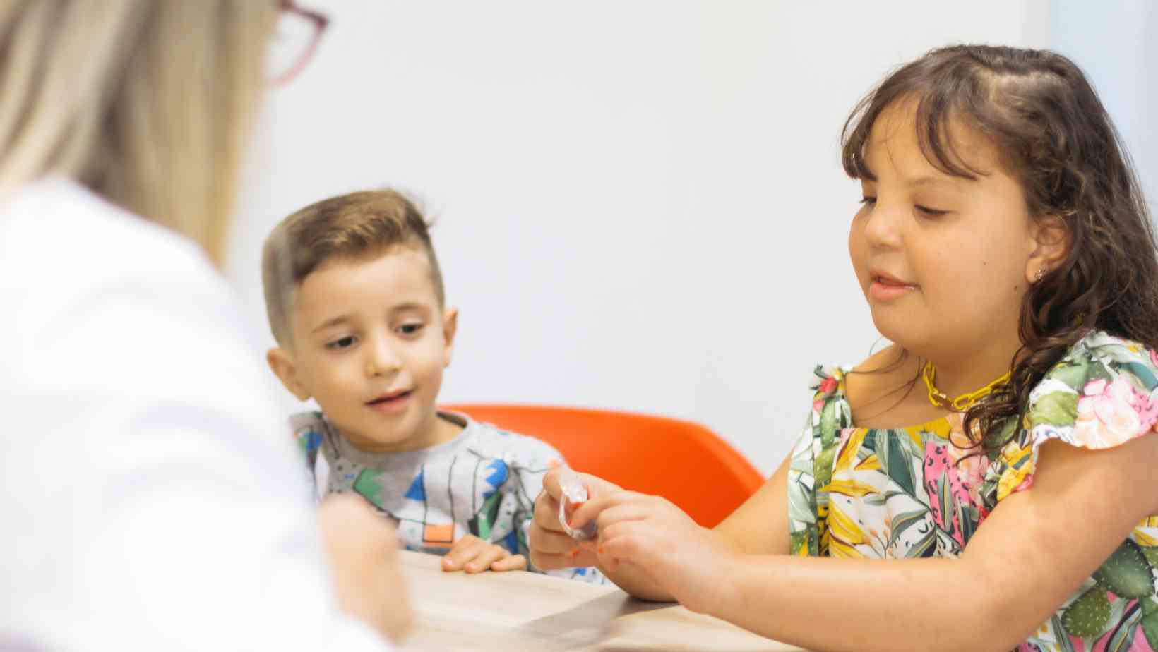 Saiba mais sobre a saúde auditiva infantil no mês das crianças